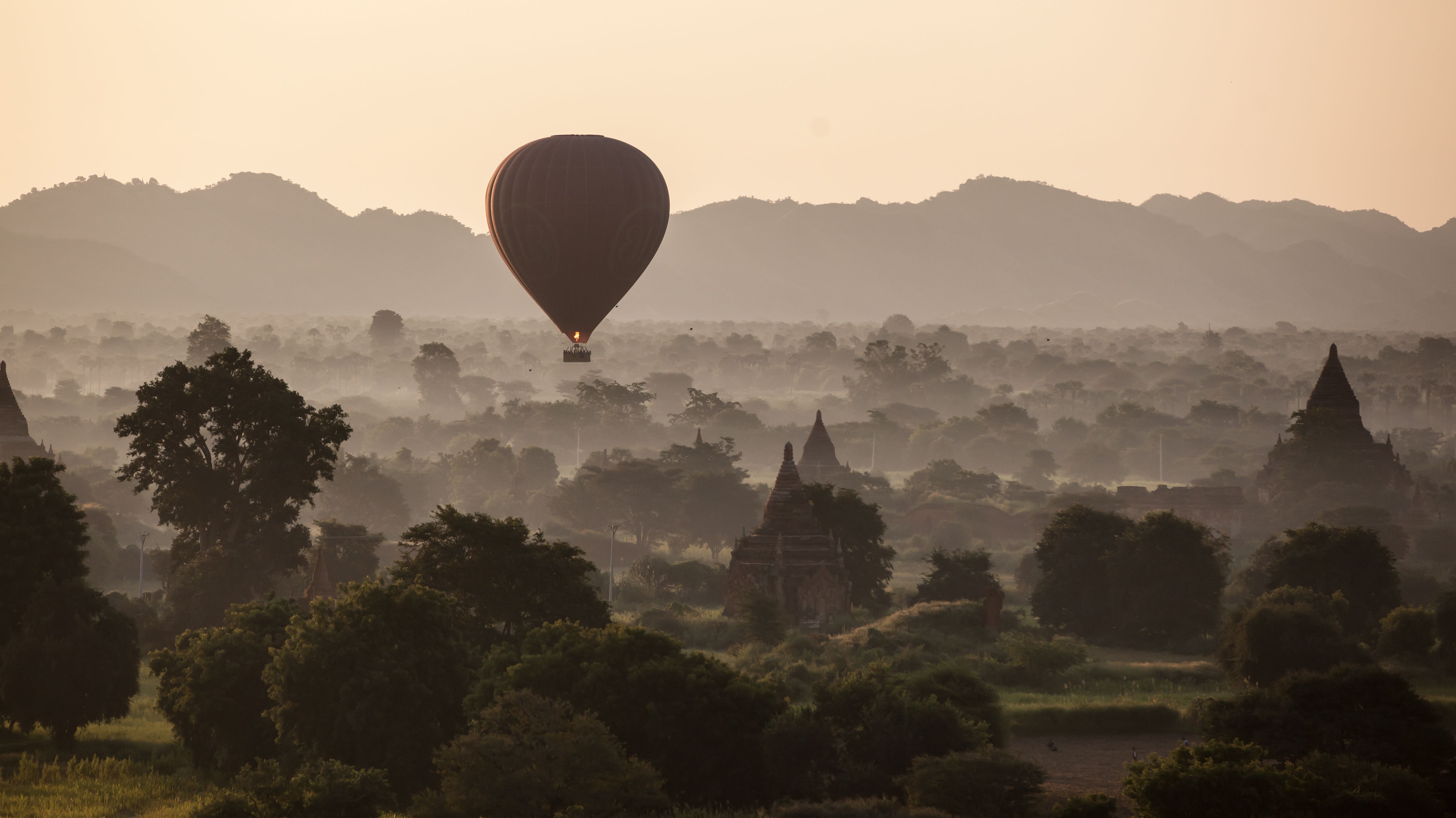 Ballooning in Bagan