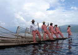 rowing boat in Inle