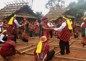 chin traditional dance